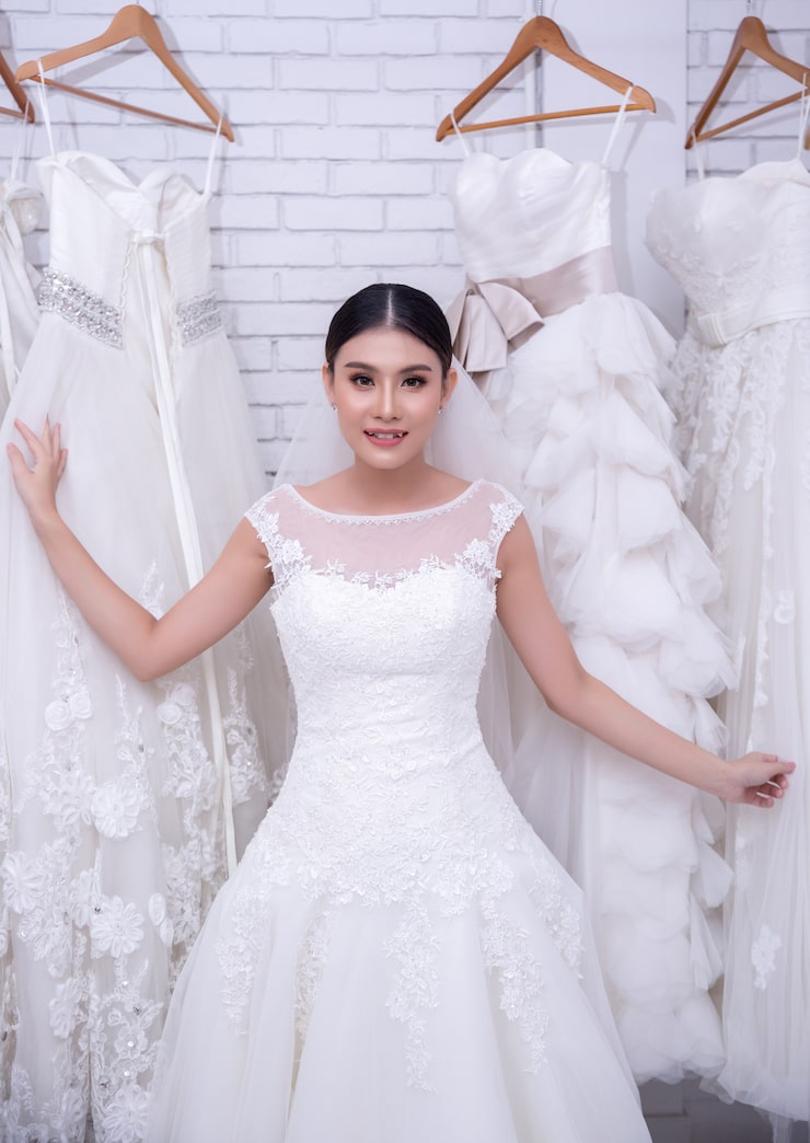 asian-young-woman-bride-trying-wedding-dress-modern-wedding_1150-11445